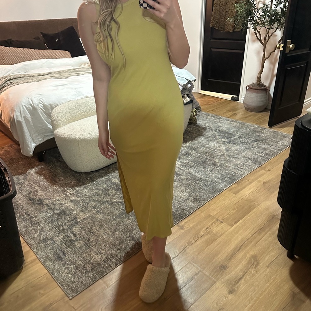 Elegant Yellow Sleeveless Dress